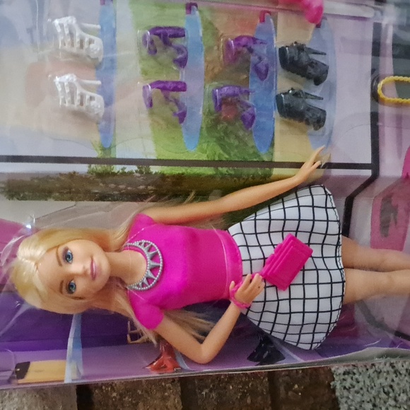 NWT Fashion Barbie - Picture 3 of 5